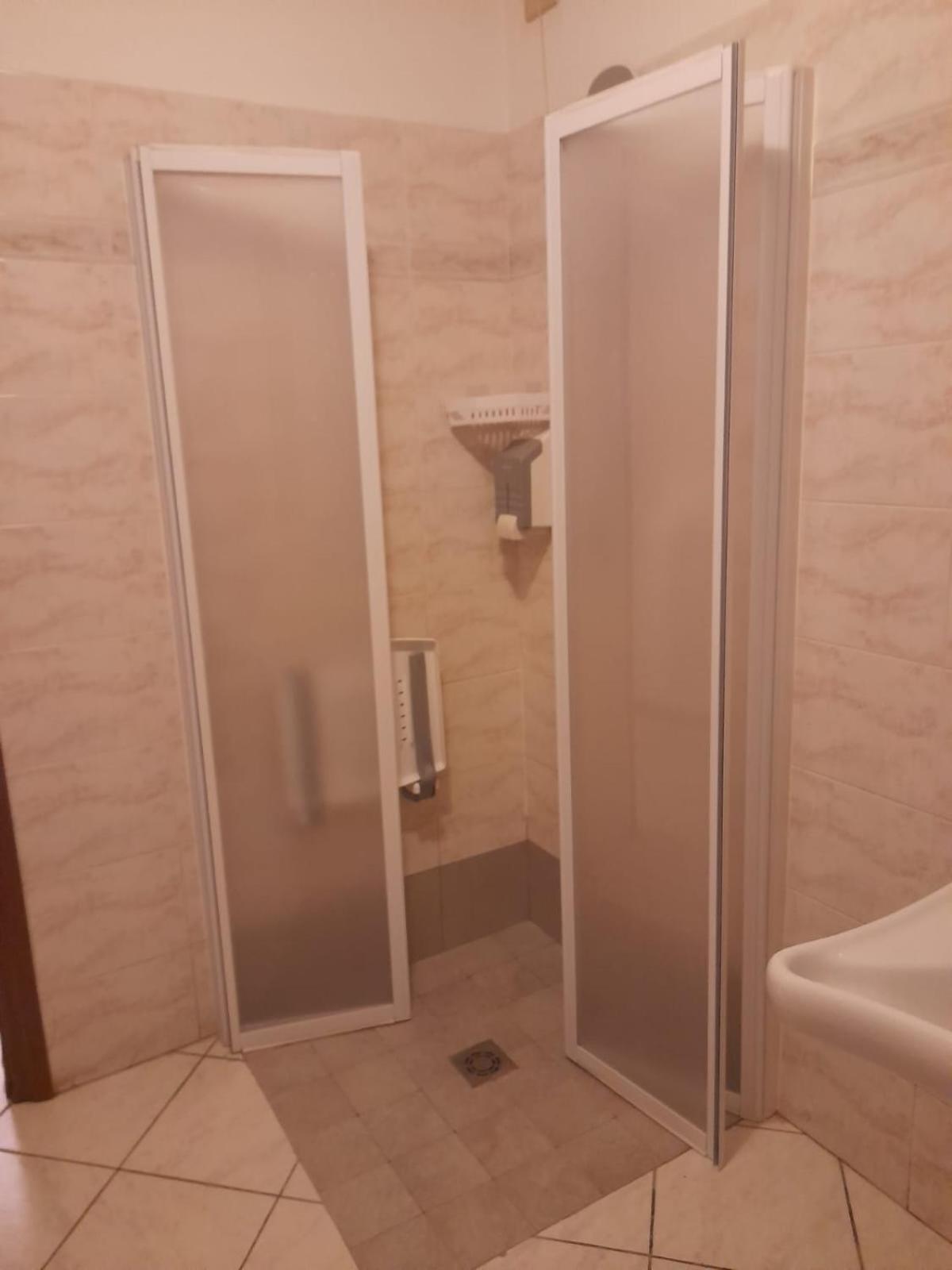 Hotel Residence La Fontana Маріано-Коменсе Екстер'єр фото
