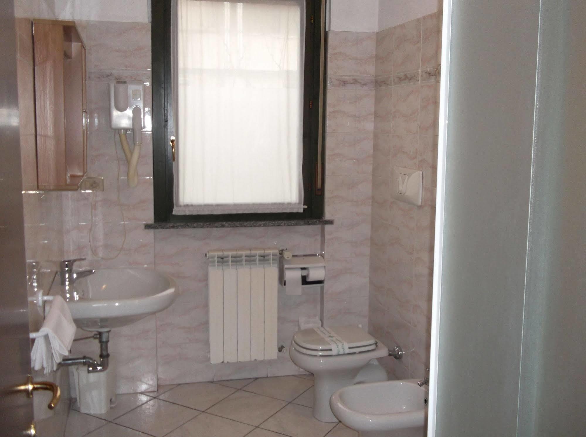 Hotel Residence La Fontana Маріано-Коменсе Екстер'єр фото